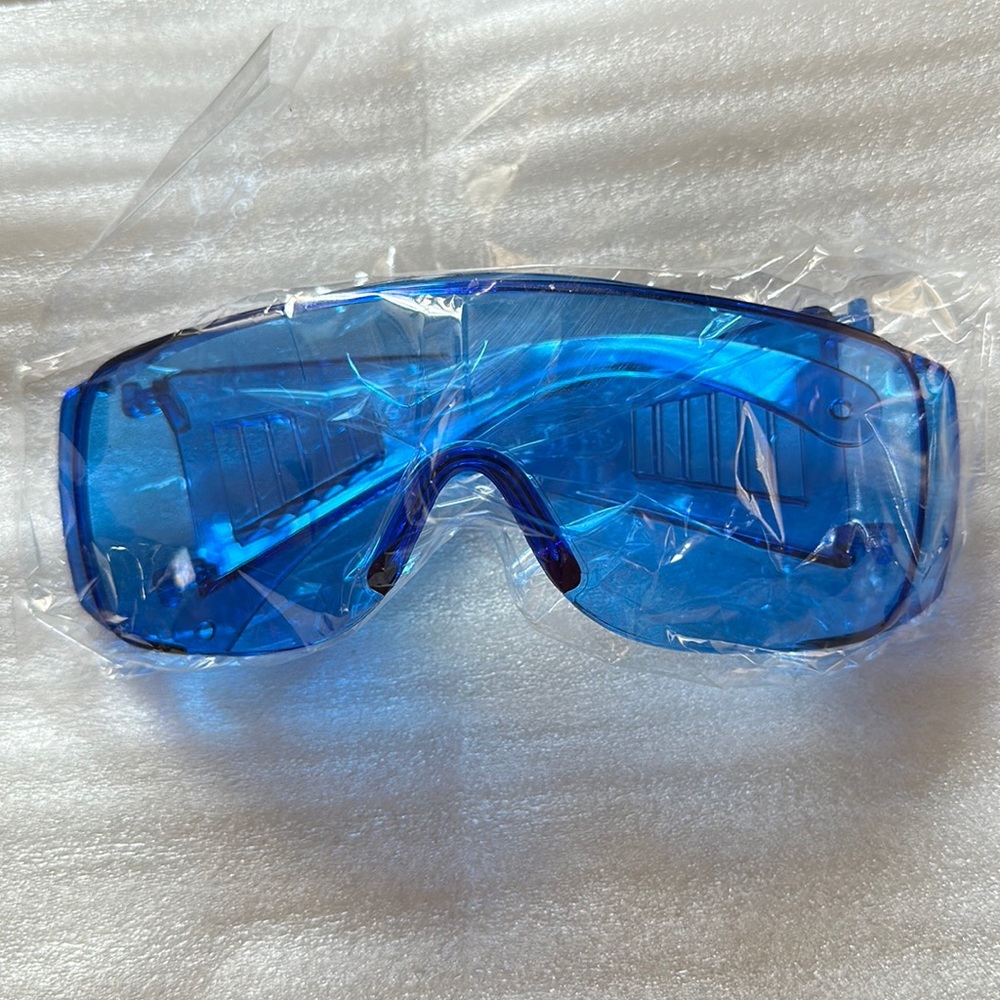 Blue transparent goggle style sunglasses
